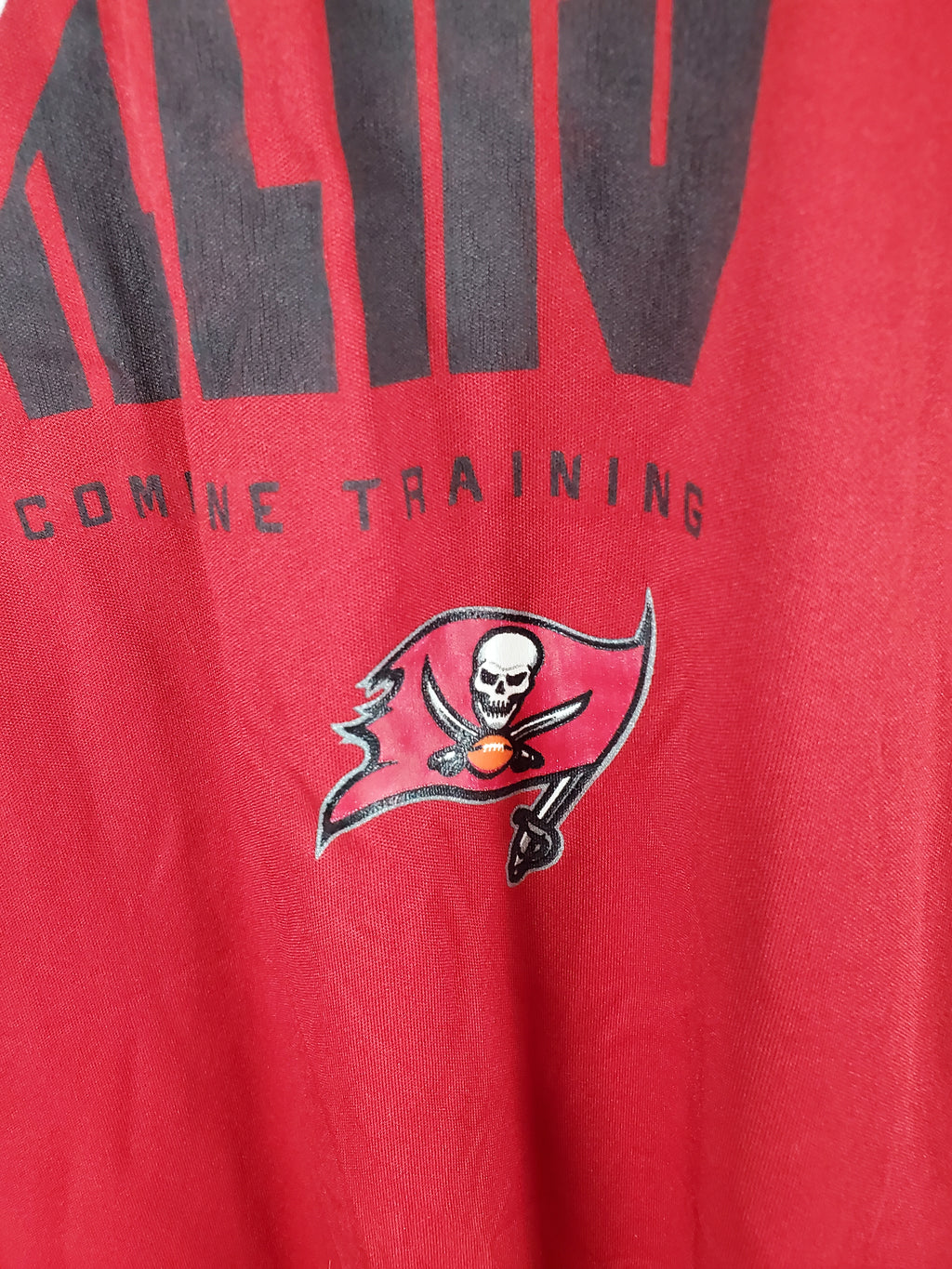 NFL Tampa Bay Buccaneers Red T-Shirt Crew Neck - size XL