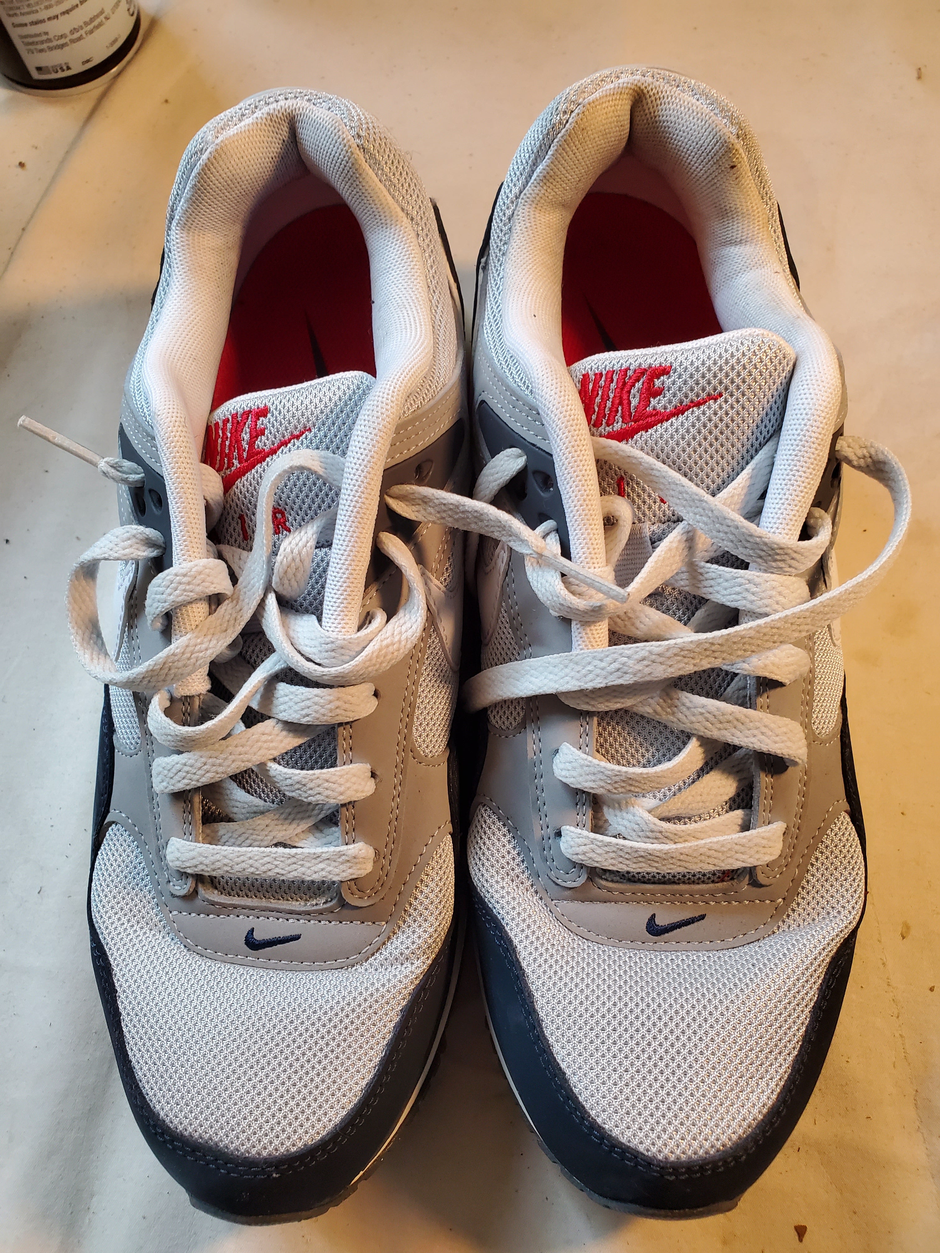 Nike Air Max 90 Men's Size 9.5 White Mesh Leather Sneakers Red Air Bubble