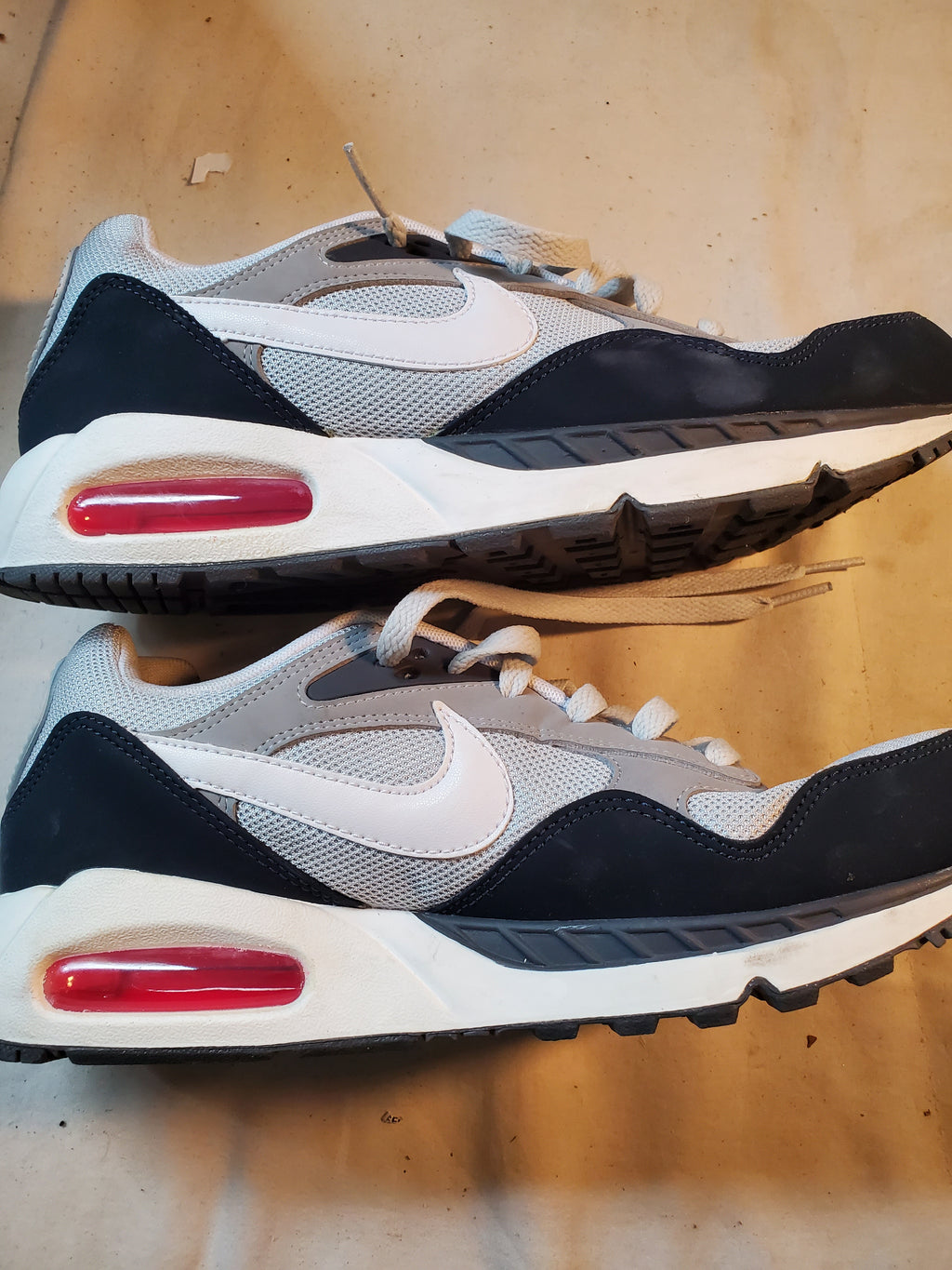 Nike Air Max 90 Men's Size 9.5 White Mesh Leather Sneakers Red Air Bubble