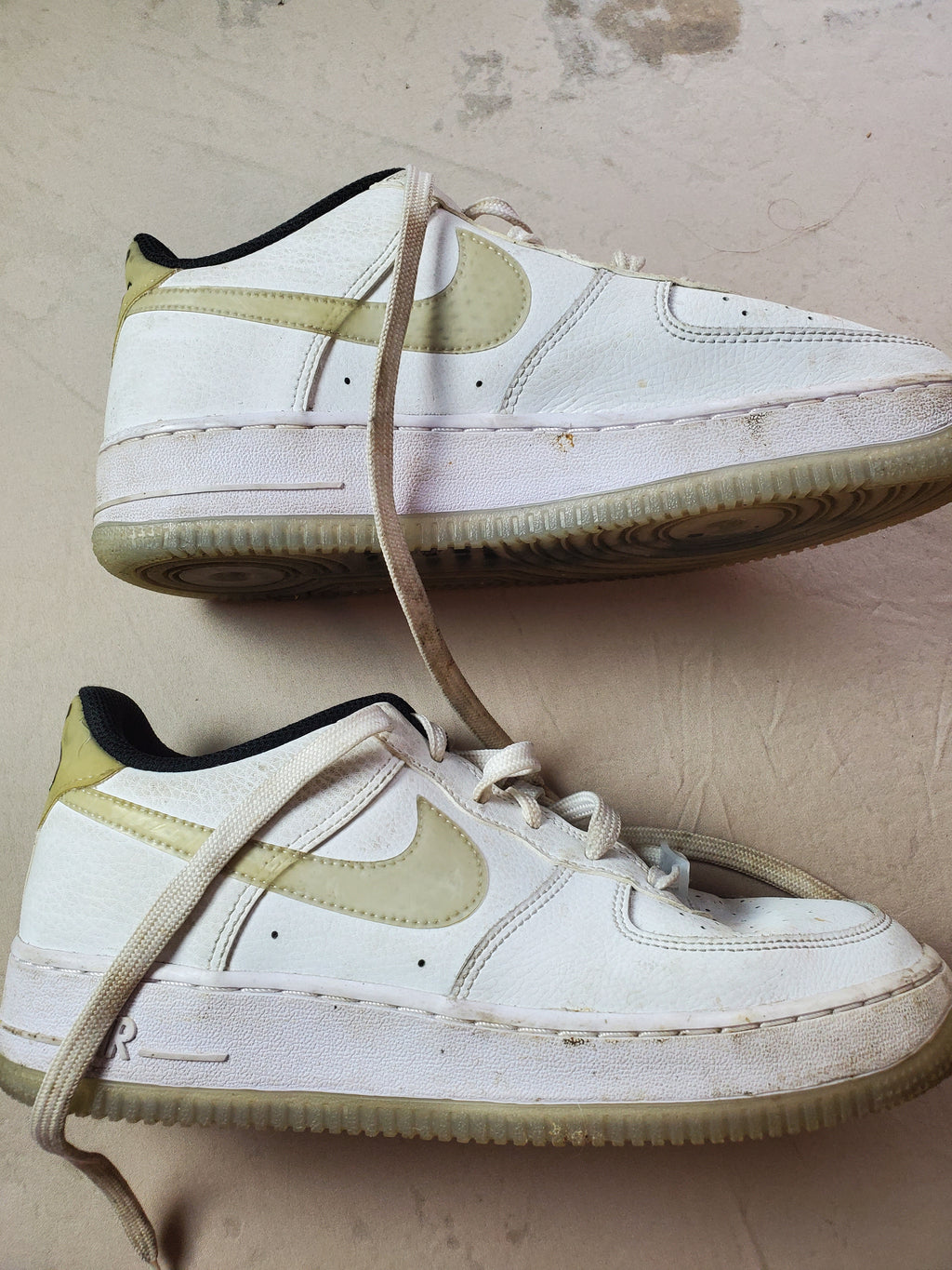 Nike Air Force 1 Low KSA GS White Youth Size 6.5Y CW5909-100 Sneakers Shoes